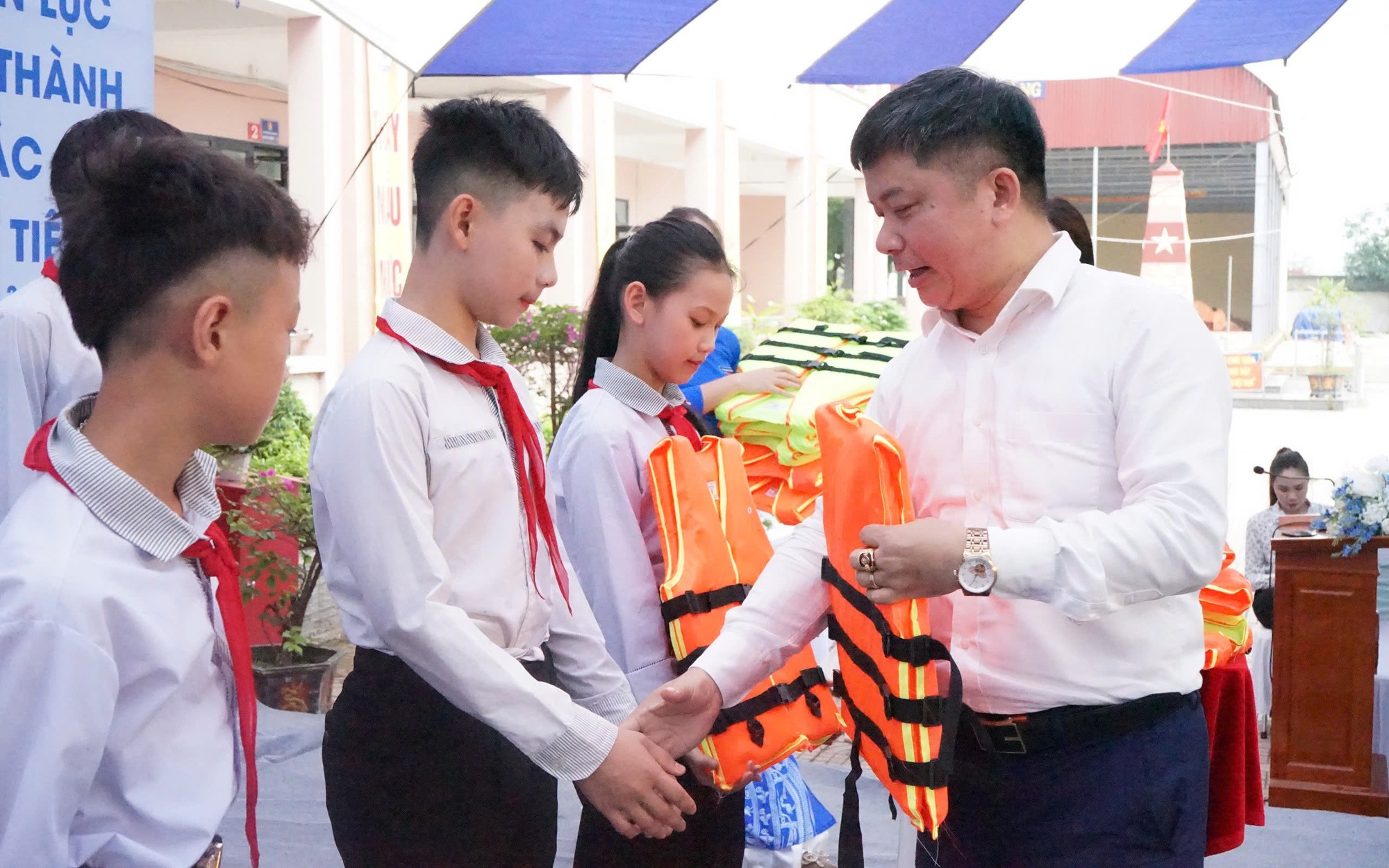 Nghệ An phát động Tháng hành động vì trẻ em: Cam kết cho một mùa hè an toàn