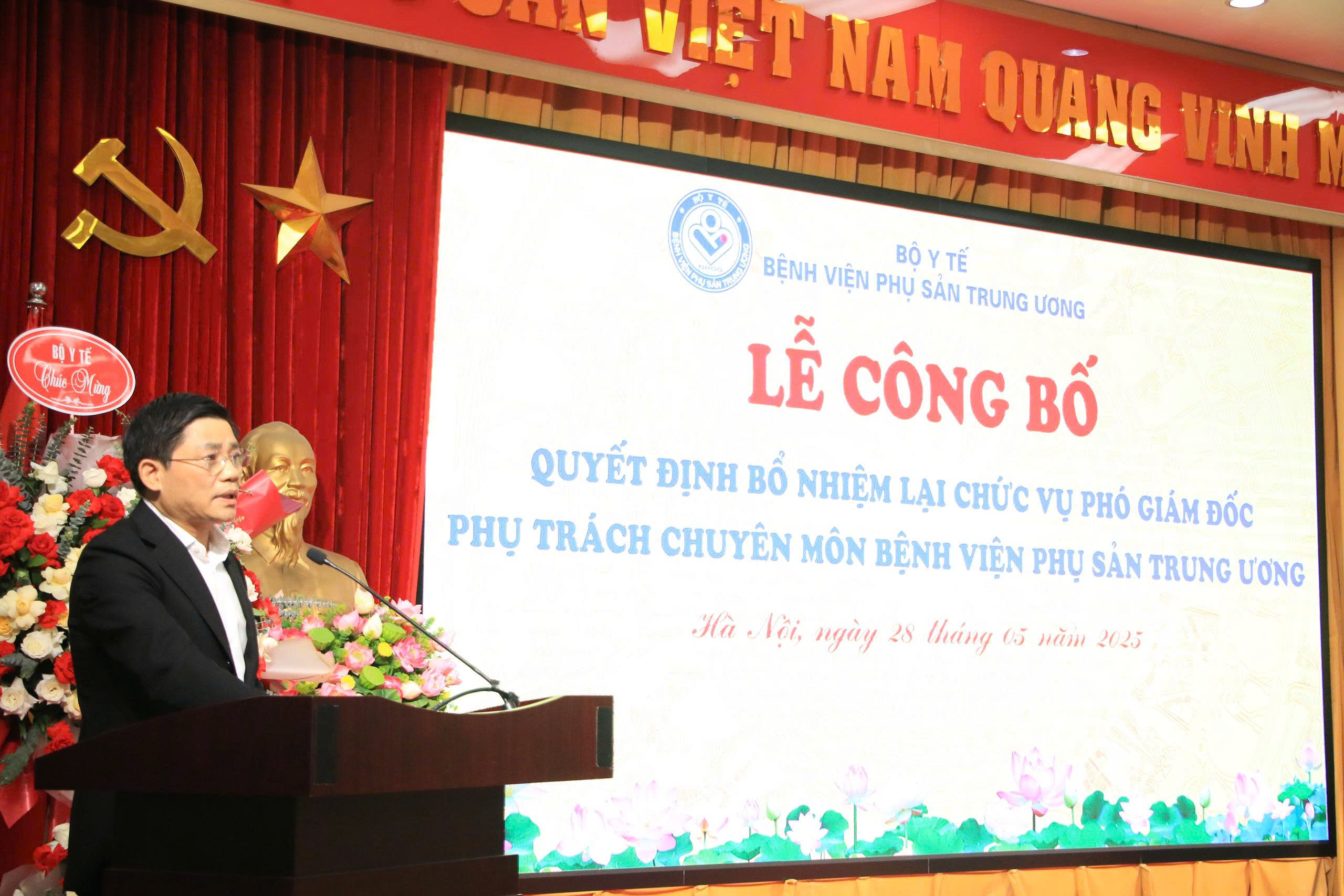 Bổ nhiệm lại PGS.TS Vũ Văn Du làm Phó Giám đốc chuyên môn BV Phụ sản Trung ương- Ảnh 3. Bổ nhiệm lại PGS.TS Vũ Văn Du làm Phó Giám đốc chuyên môn BV Phụ sản Trung ương- Ảnh 3.