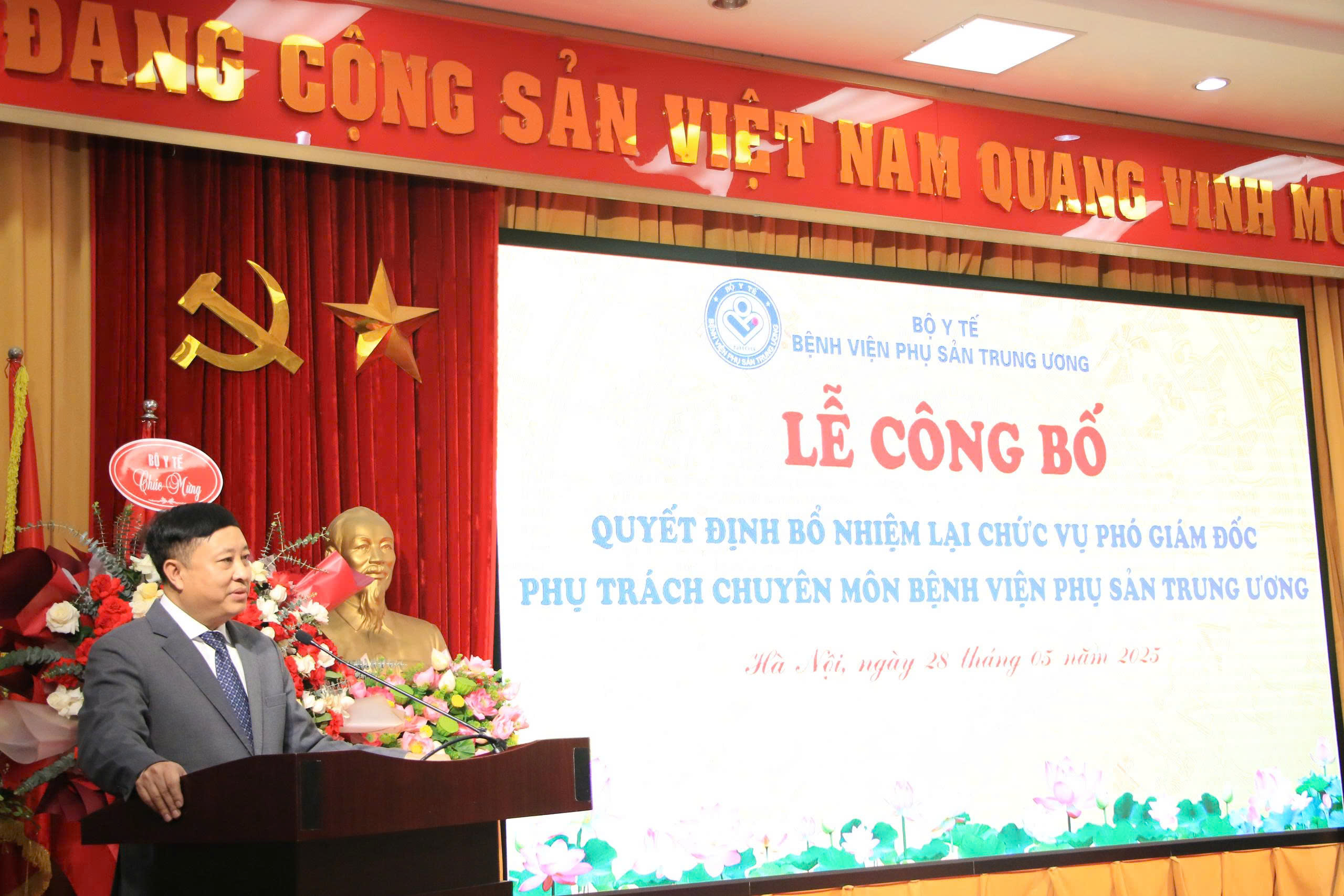 Bổ nhiệm lại PGS.TS Vũ Văn Du làm Phó Giám đốc chuyên môn BV Phụ sản Trung ương- Ảnh 4. Bổ nhiệm lại PGS.TS Vũ Văn Du làm Phó Giám đốc chuyên môn BV Phụ sản Trung ương- Ảnh 4.
