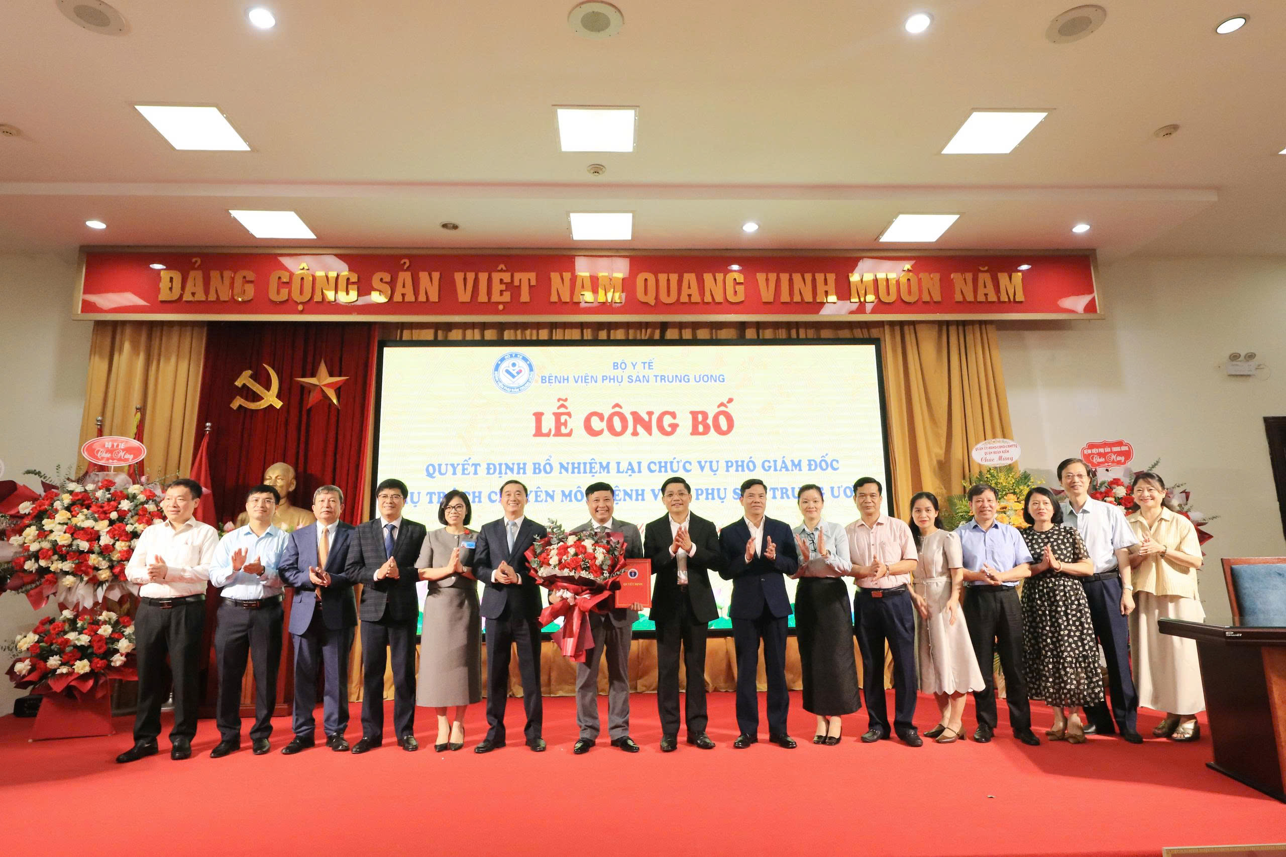 Bổ nhiệm lại PGS.TS Vũ Văn Du làm Phó Giám đốc chuyên môn BV Phụ sản Trung ương- Ảnh 5. Bổ nhiệm lại PGS.TS Vũ Văn Du làm Phó Giám đốc chuyên môn BV Phụ sản Trung ương- Ảnh 5.