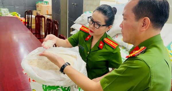 Khởi tố 4 người làm giả 17,3 tấn gạo ST25 nhãn hiệu Ông Cua - Ảnh 3.