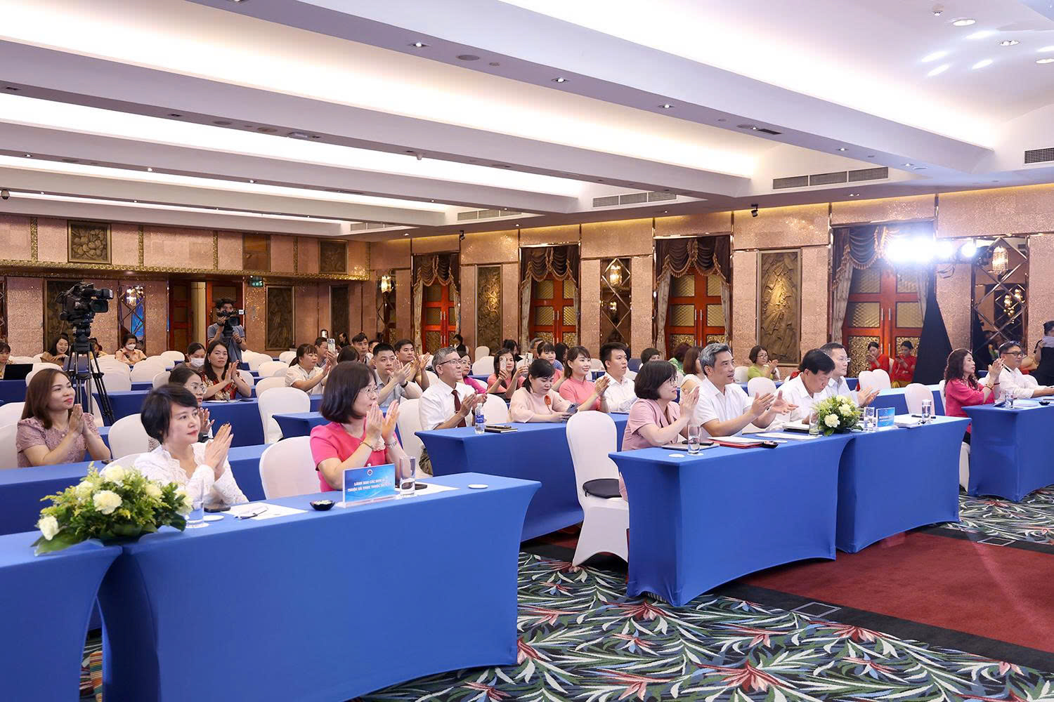 Thứ trưởng Đỗ Xuân Tuyên: Giáo dục truyền thống vẻ vang của ngành y tế là hành trình tri ân, tiếp nối tự hào về ngành- Ảnh 2. Thứ trưởng Đỗ Xuân Tuyên: Giáo dục truyền thống vẻ vang của ngành y tế là hành trình tri ân, tiếp nối tự hào về ngành- Ảnh 2.