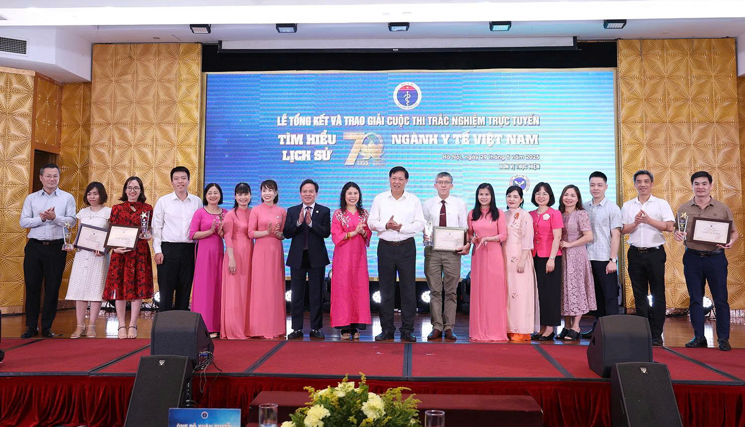 Thứ trưởng Đỗ Xuân Tuyên: Giáo dục truyền thống vẻ vang của ngành y tế là hành trình tri ân, tiếp nối tự hào về ngành- Ảnh 13. Thứ trưởng Đỗ Xuân Tuyên: Giáo dục truyền thống vẻ vang của ngành y tế là hành trình tri ân, tiếp nối tự hào về ngành- Ảnh 13.
