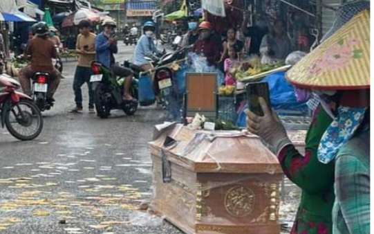 Thưởng nóng các đơn vị phá vụ án bắt giữ người thân của 'con nợ' để đòi 810 triệu đồng- Ảnh 3.