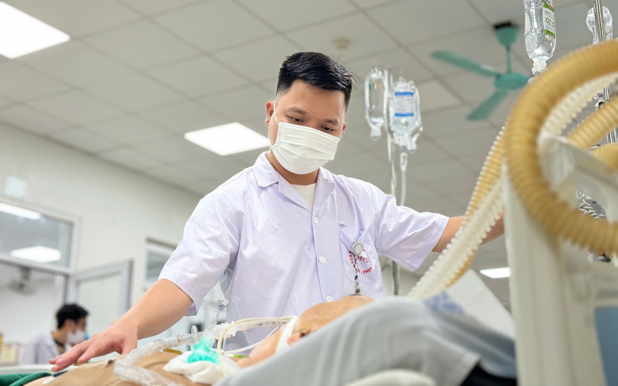 Hai thanh niên khỏe mạnh nguy kịch vì biến chứng thủy đậu