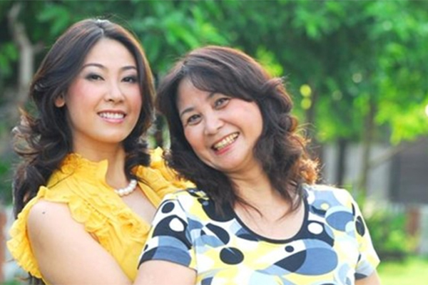 Mẹ ruột Hoa hậu Hà Kiều Anh: Nữ doanh nhân mạnh mẽ, tuổi xế chiều có hạnh phúc mới bình yên- Ảnh 2. Mẹ ruột Hoa hậu Hà Kiều Anh: Nữ doanh nhân mạnh mẽ, tuổi xế chiều có hạnh phúc mới bình yên- Ảnh 2.