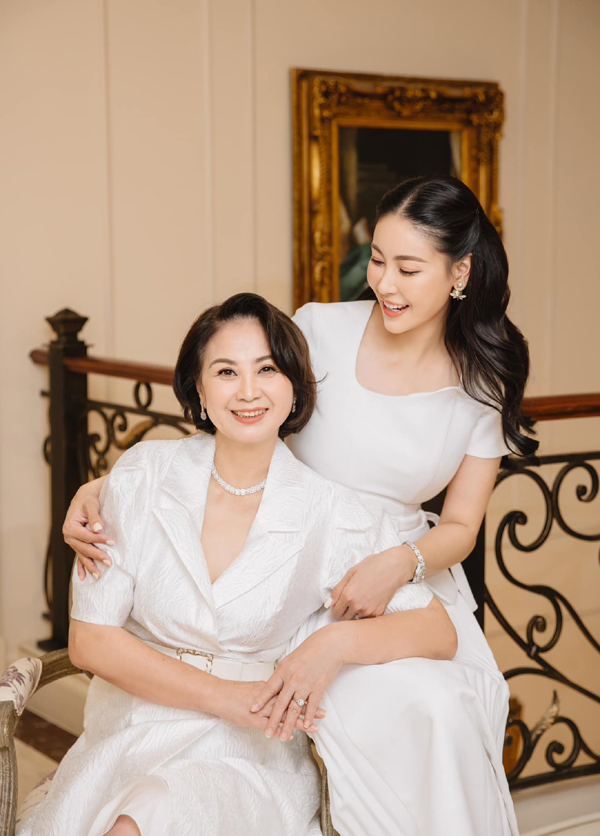 Mẹ ruột Hoa hậu Hà Kiều Anh: Nữ doanh nhân mạnh mẽ, tuổi xế chiều có hạnh phúc mới bình yên- Ảnh 5. Mẹ ruột Hoa hậu Hà Kiều Anh: Nữ doanh nhân mạnh mẽ, tuổi xế chiều có hạnh phúc mới bình yên- Ảnh 5.
