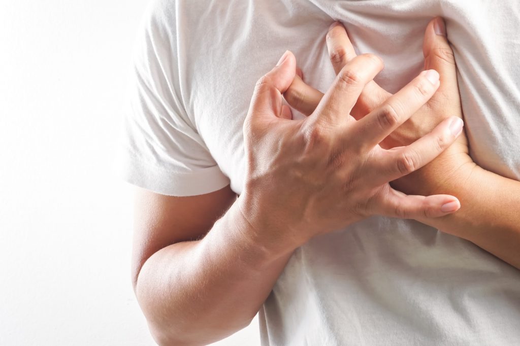 Triệu chứng đau ngực và những điều cần biết