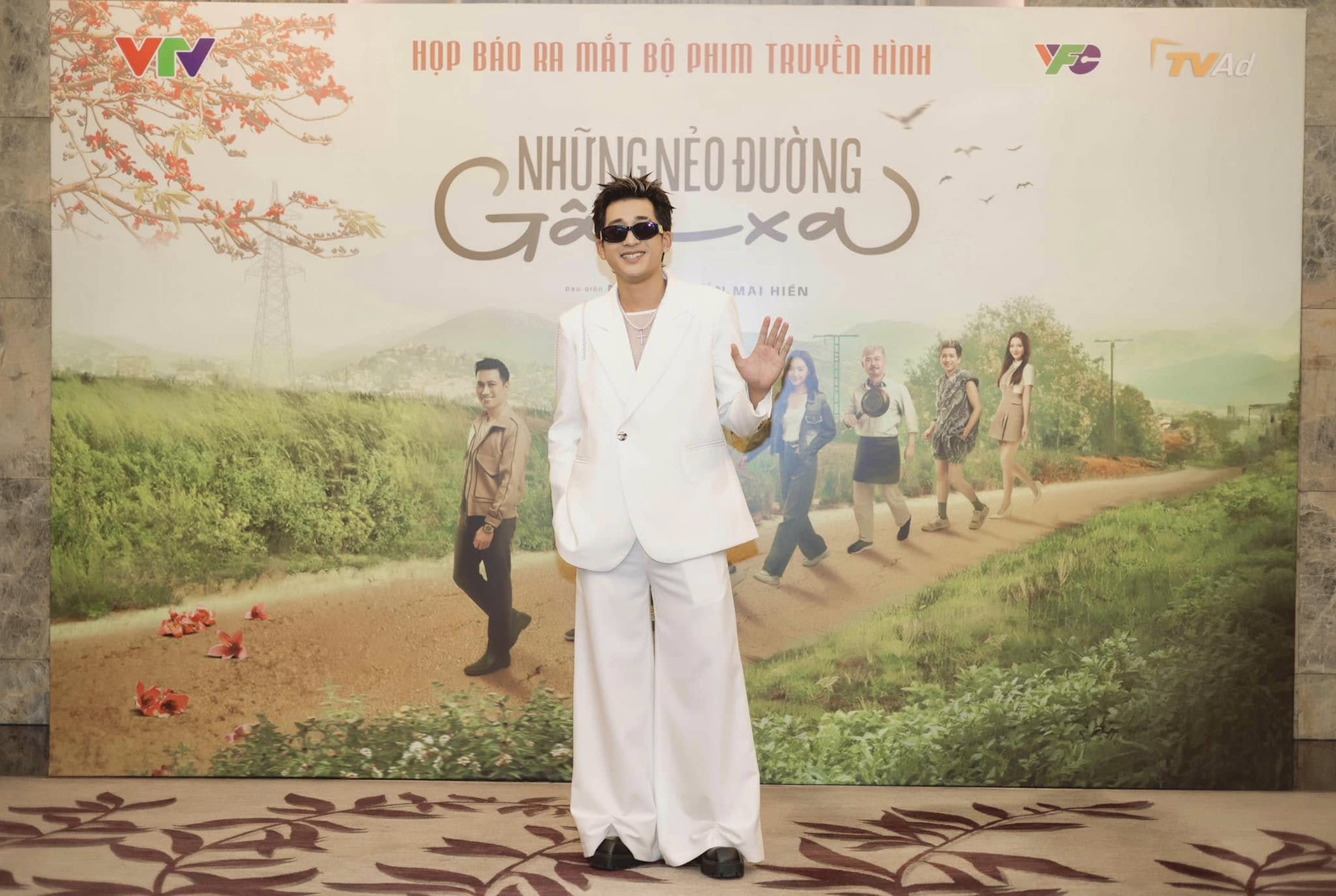 Điều không thể ngờ về thiếu gia 'lăng nhăng' trong phim 'Cha tôi, người ở lại'- Ảnh 6. Điều không thể ngờ về thiếu gia 'lăng nhăng' trong phim 'Cha tôi, người ở lại'- Ảnh 6.
