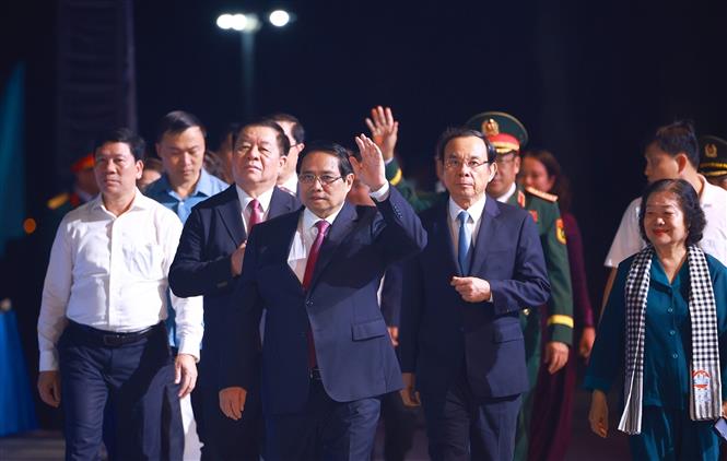 Thủ tướng dự Chương trình chính luận nghệ thuật 'Côn Đảo - Hùng ca ý chí Việt Nam'- Ảnh 1. Thủ tướng dự Chương trình chính luận nghệ thuật 'Côn Đảo - Hùng ca ý chí Việt Nam'- Ảnh 1.