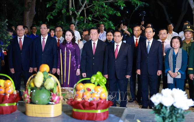 Thủ tướng dự Chương trình chính luận nghệ thuật 'Côn Đảo - Hùng ca ý chí Việt Nam'- Ảnh 9. Thủ tướng dự Chương trình chính luận nghệ thuật 'Côn Đảo - Hùng ca ý chí Việt Nam'- Ảnh 9.
