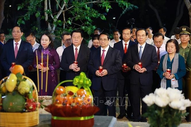 Thủ tướng dự Chương trình chính luận nghệ thuật 'Côn Đảo - Hùng ca ý chí Việt Nam'- Ảnh 10. Thủ tướng dự Chương trình chính luận nghệ thuật 'Côn Đảo - Hùng ca ý chí Việt Nam'- Ảnh 10.