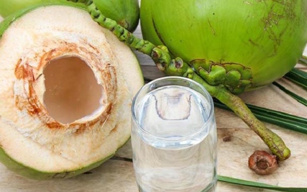 Cần chú ý gì khi uống nước dừa xiêm?