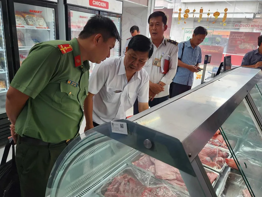 Lập đoàn kiểm tra các thông tin trên mạng xã hội liên quan đến Công ty chăn nuôi C.P. Việt Nam- Ảnh 1. Lập đoàn kiểm tra các thông tin trên mạng xã hội liên quan đến Công ty chăn nuôi C.P. Việt Nam- Ảnh 1.