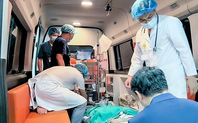Bác sĩ vượt 100km trong đêm cứu bé gái 11 tuổi bị viêm cơ tim tối cấp nhờ ECMO lưu động