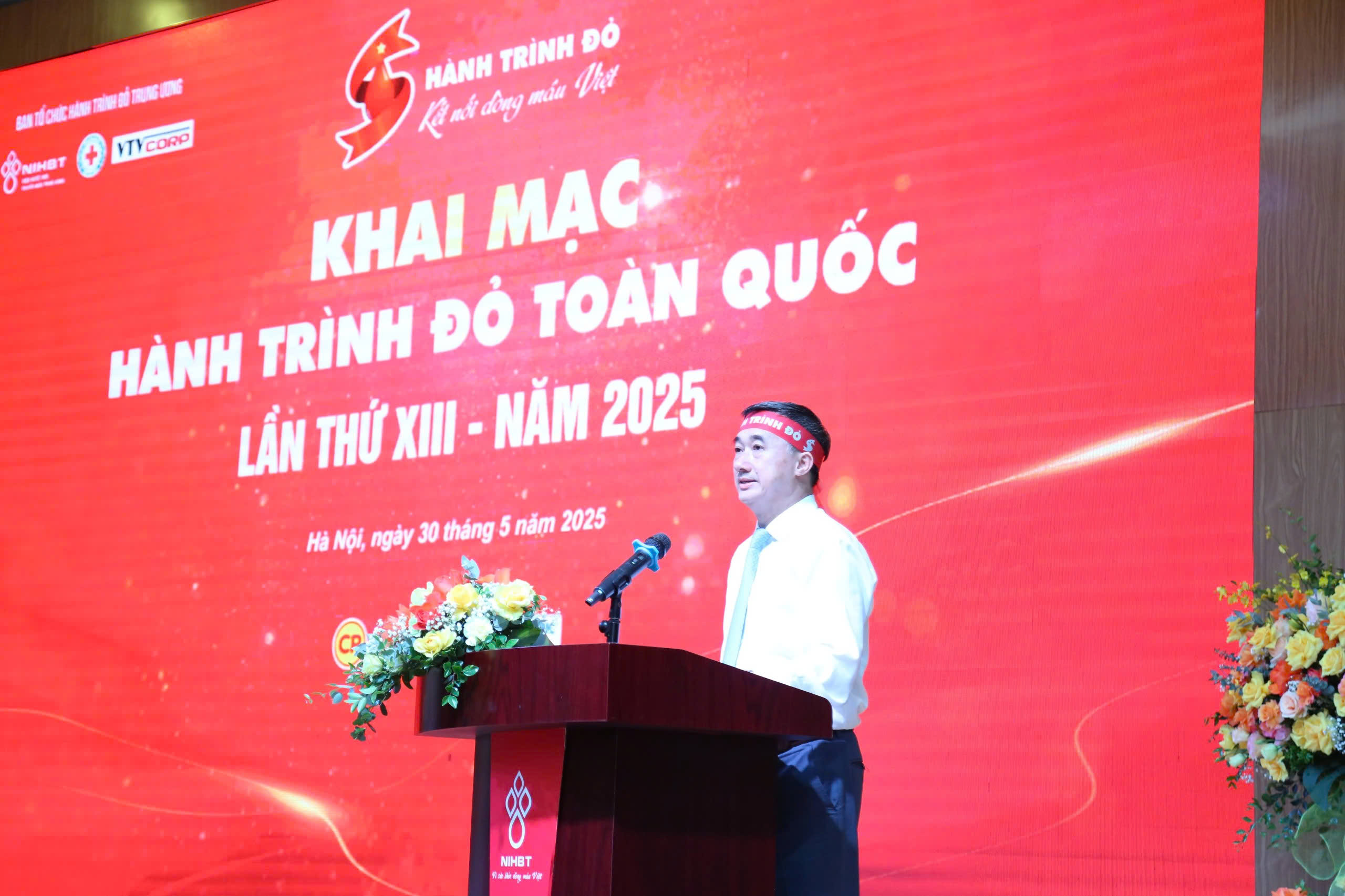 Thứ trưởng Trần Văn Thuấn: Xây dựng 'Văn hóa hiến máu tình nguyện' trở thành thói quen, nhiệm thường xuyên của mỗi người dân- Ảnh 1. Thứ trưởng Trần Văn Thuấn: Xây dựng 'Văn hóa hiến máu tình nguyện' trở thành thói quen, nhiệm thường xuyên của mỗi người dân- Ảnh 1.