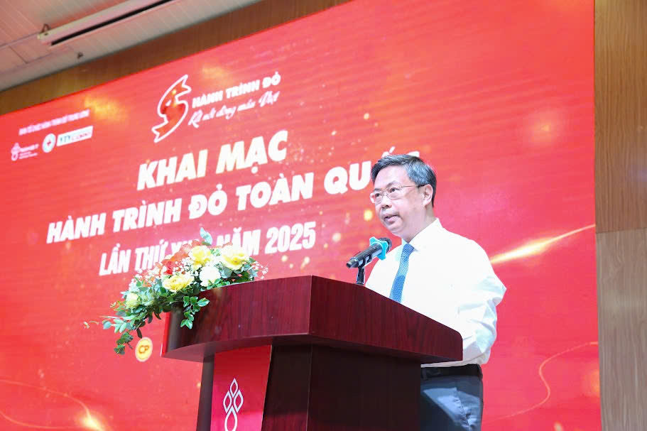 Thứ trưởng Trần Văn Thuấn: Xây dựng 'Văn hóa hiến máu tình nguyện' trở thành thói quen, nhiệm thường xuyên của mỗi người dân- Ảnh 3. Thứ trưởng Trần Văn Thuấn: Xây dựng 'Văn hóa hiến máu tình nguyện' trở thành thói quen, nhiệm thường xuyên của mỗi người dân- Ảnh 3.