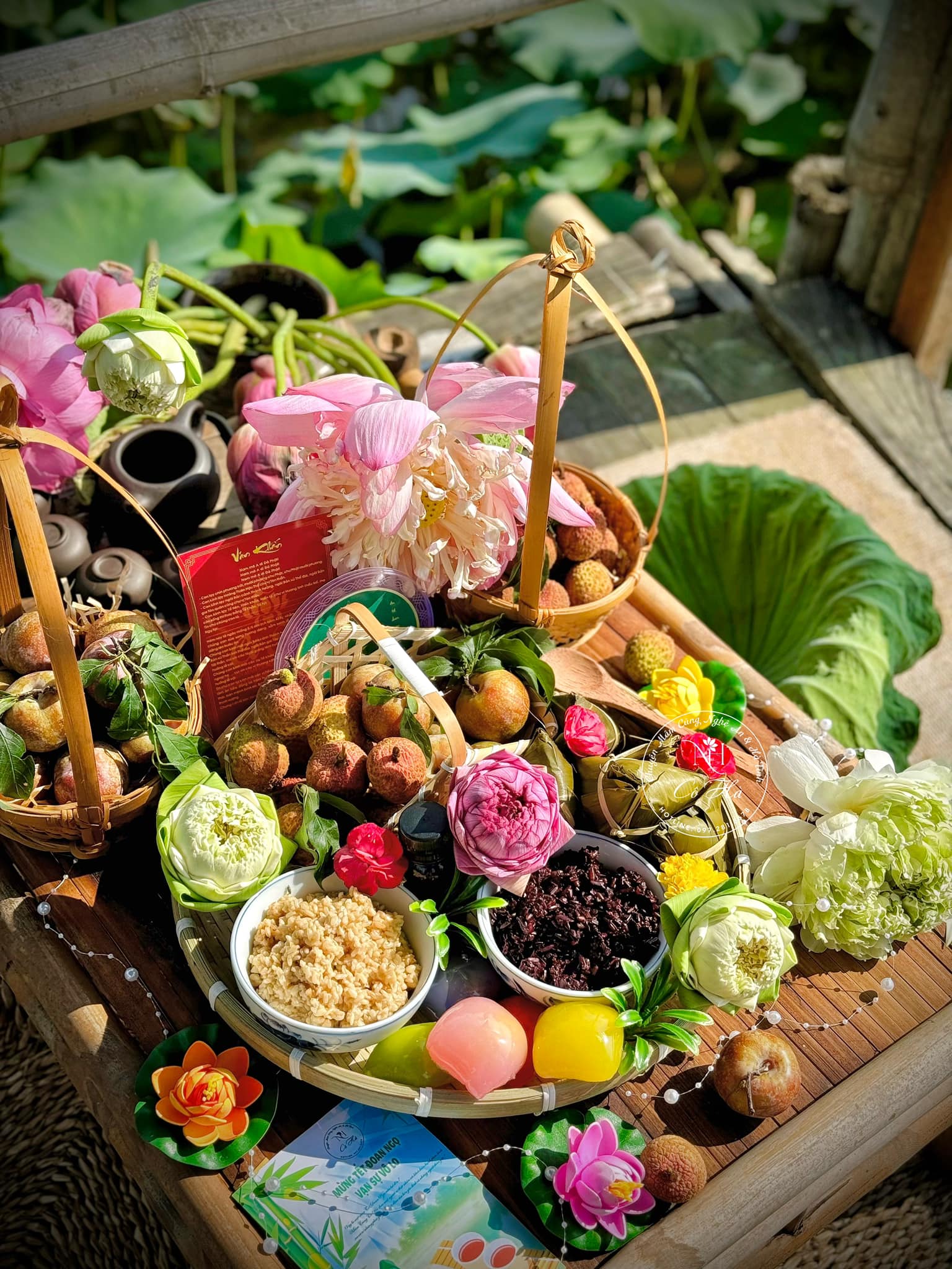 Mâm cúng giá hơn trăm nghìn đồng thành mặt hàng 'hot' trong dịp Tết Đoan Ngọ- Ảnh 3. Mâm cúng giá hơn trăm nghìn đồng thành mặt hàng 'hot' trong dịp Tết Đoan Ngọ- Ảnh 3.