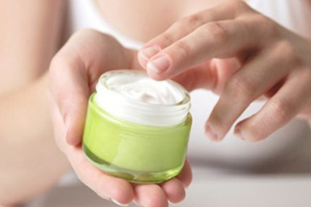Bộ Y tế yêu cầu các nền tảng mạng xã hội, sàn thương mại điện tử siết quản lý mỹ phẩm tự chế- Ảnh 1. Bộ Y tế yêu cầu các nền tảng mạng xã hội, sàn thương mại điện tử siết quản lý mỹ phẩm tự chế- Ảnh 1.
