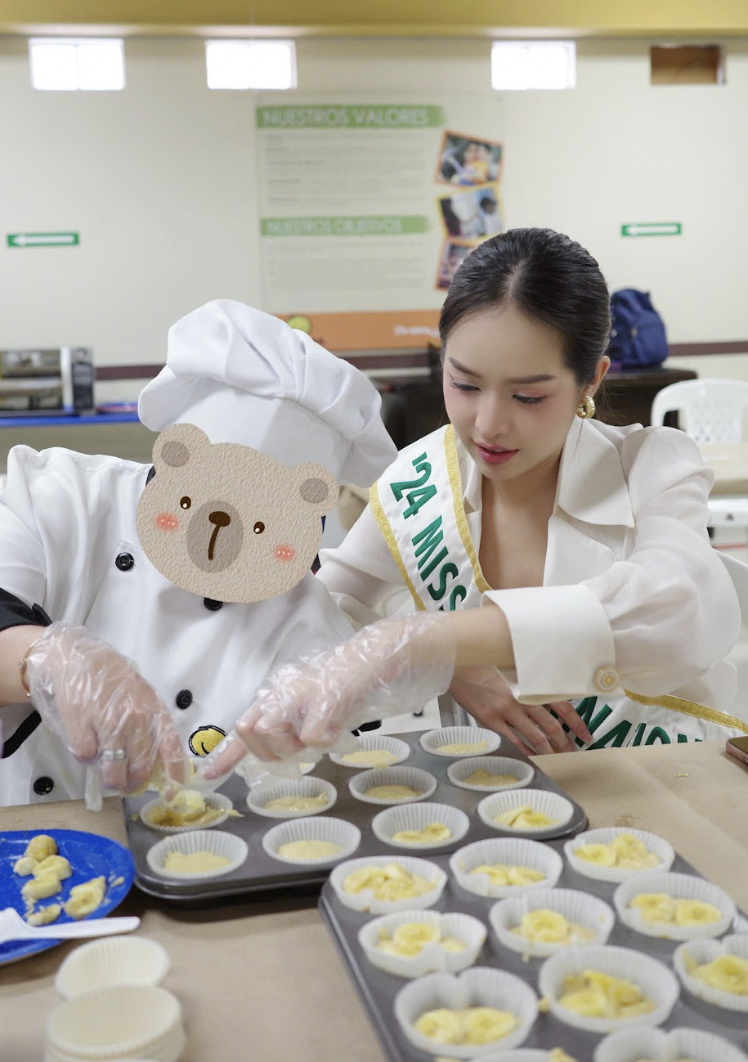 Hoa hậu quê Đà Nẵng lần đầu trải nghiệm cuộc sống của trẻ em khiếm thính – khiếm thị- Ảnh 2. Hoa hậu quê Đà Nẵng lần đầu trải nghiệm cuộc sống của trẻ em khiếm thính – khiếm thị- Ảnh 2.