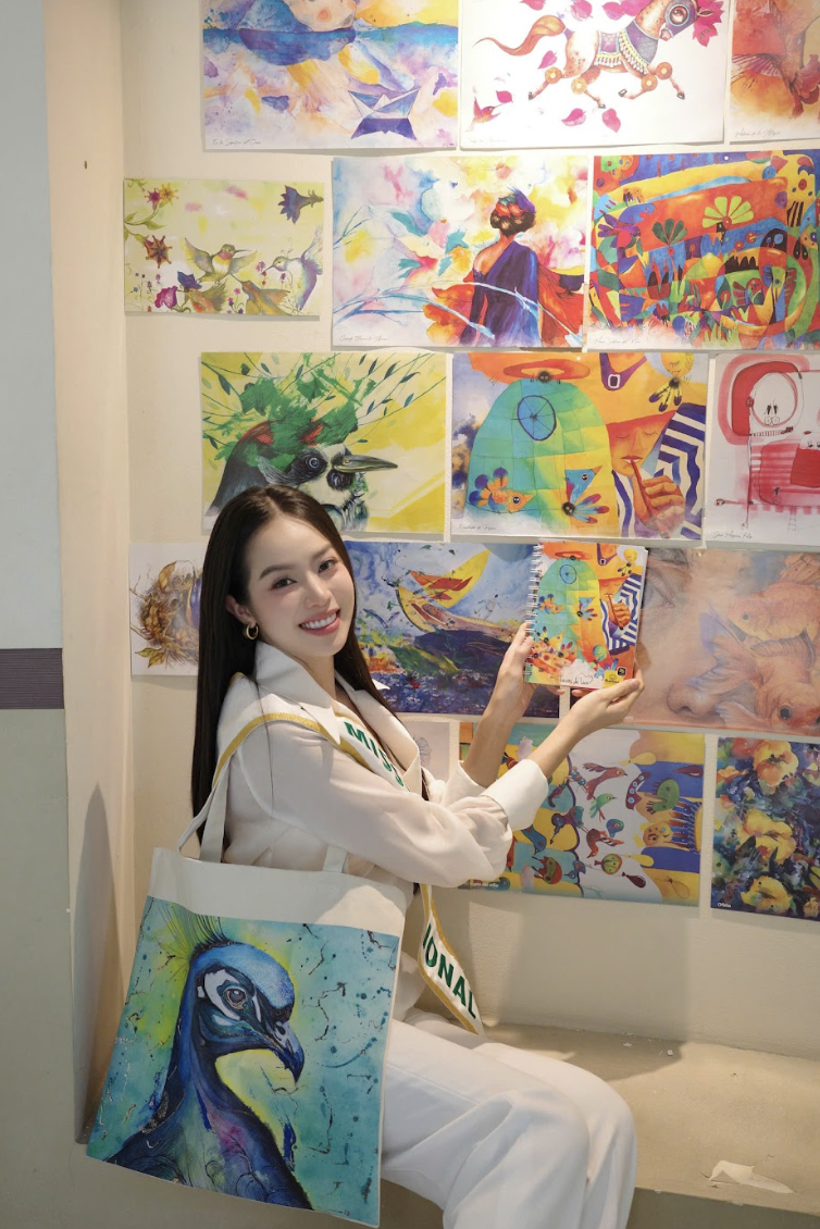 Hoa hậu quê Đà Nẵng lần đầu trải nghiệm cuộc sống của trẻ em khiếm thính – khiếm thị- Ảnh 5. Hoa hậu quê Đà Nẵng lần đầu trải nghiệm cuộc sống của trẻ em khiếm thính – khiếm thị- Ảnh 5.