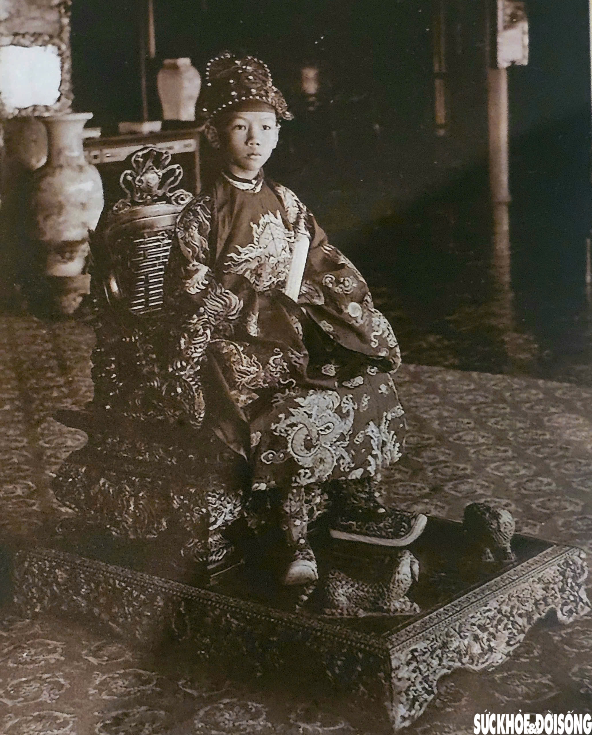 Điều ít biết về những chiếc ngai đang được trưng bày tại Bảo tàng Cổ vật Cung đình Huế- Ảnh 1. Điều ít biết về những chiếc ngai đang được trưng bày tại Bảo tàng Cổ vật Cung đình Huế- Ảnh 1.