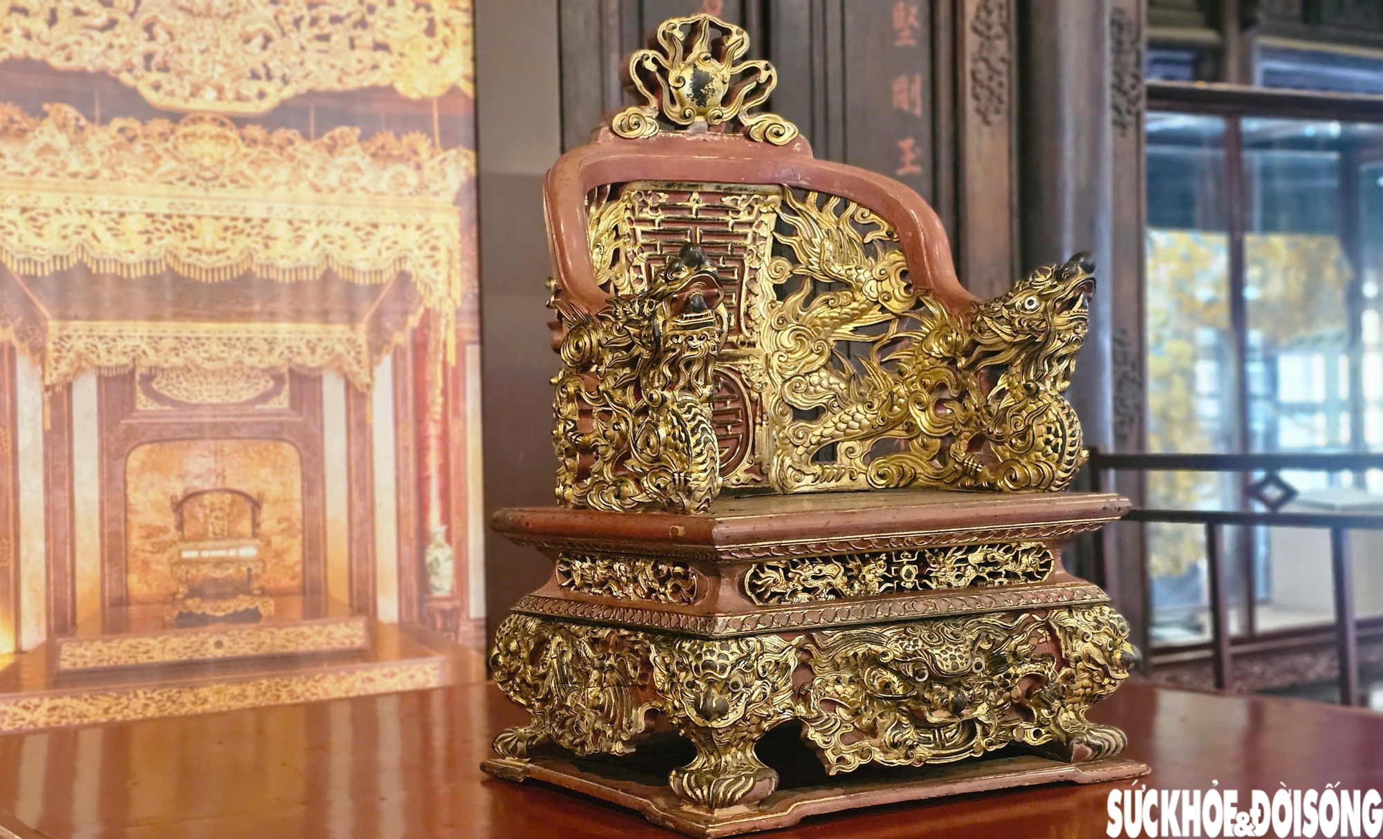 Điều ít biết về những chiếc ngai đang được trưng bày tại Bảo tàng Cổ vật Cung đình Huế- Ảnh 3. Điều ít biết về những chiếc ngai đang được trưng bày tại Bảo tàng Cổ vật Cung đình Huế- Ảnh 3.