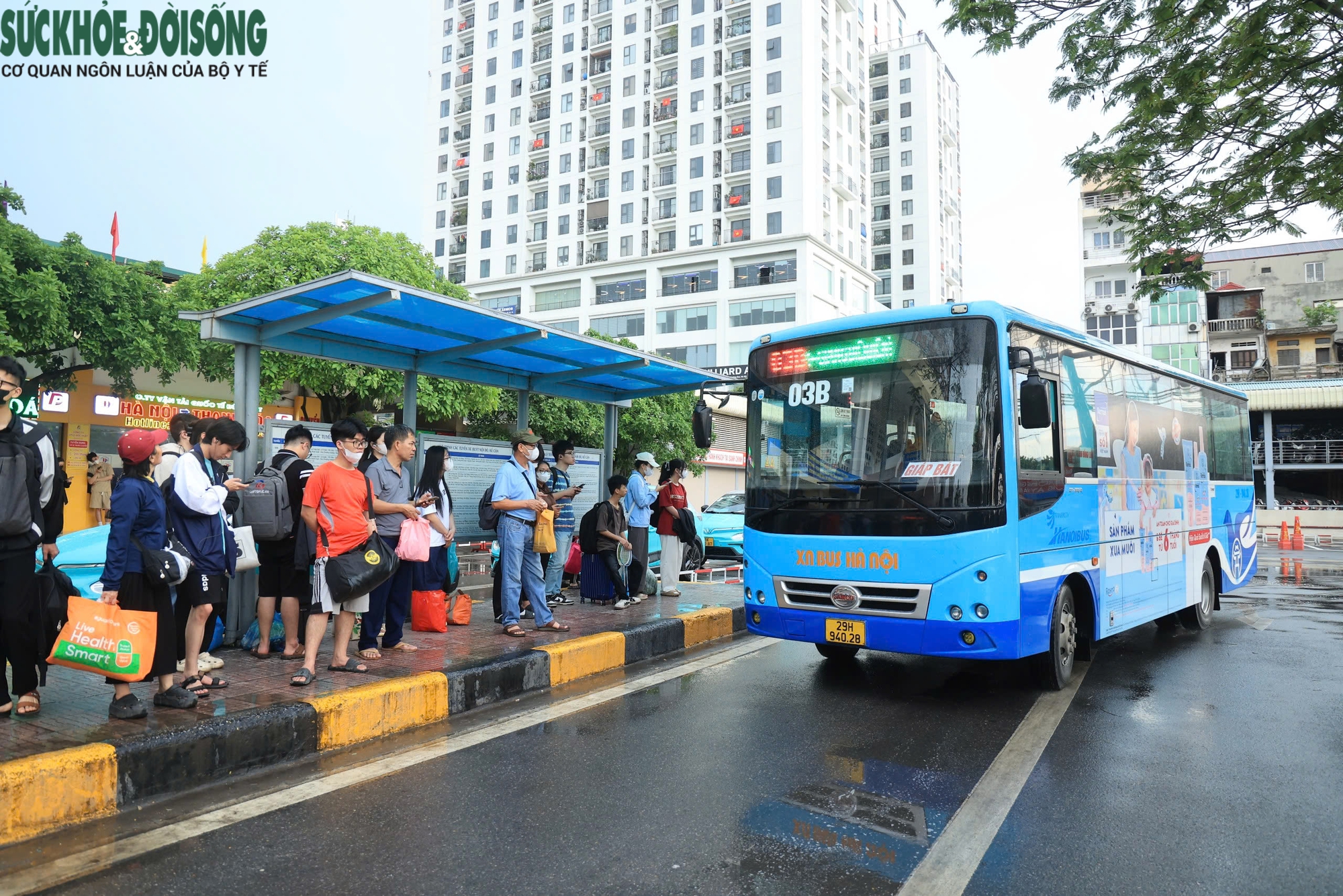 Người dân lỉnh kỉnh đồ đạc quay lại Thủ đô trong ngày cuối kỳ nghỉ lễ- Ảnh 7. Người dân lỉnh kỉnh đồ đạc quay lại Thủ đô trong ngày cuối kỳ nghỉ lễ- Ảnh 7.