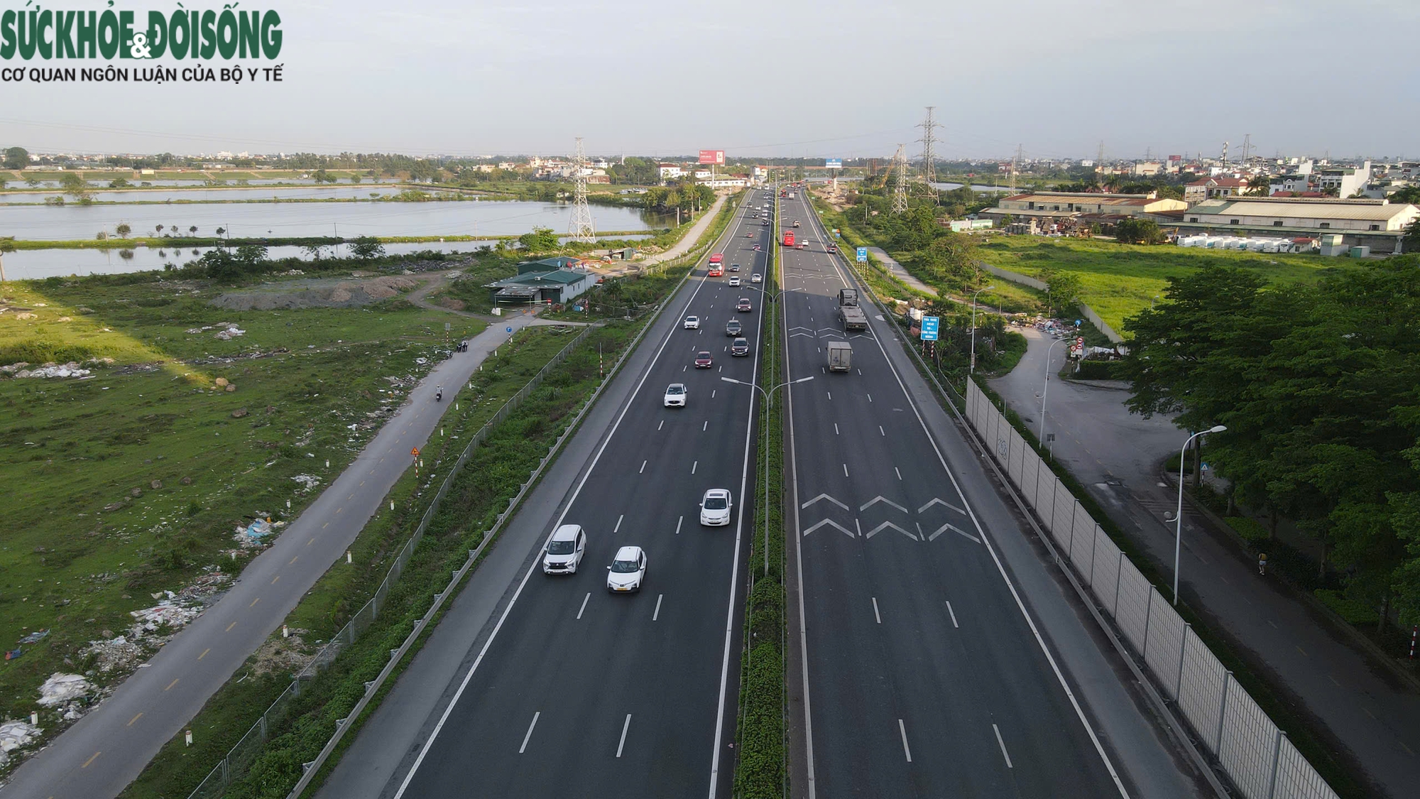 Bất ngờ về giao thông cửa ngõ Hà Nội ngày cuối kỳ nghỉ lễ 30/4 - 1/5- Ảnh 4. Bất ngờ về giao thông cửa ngõ Hà Nội ngày cuối kỳ nghỉ lễ 30/4 - 1/5- Ảnh 4.