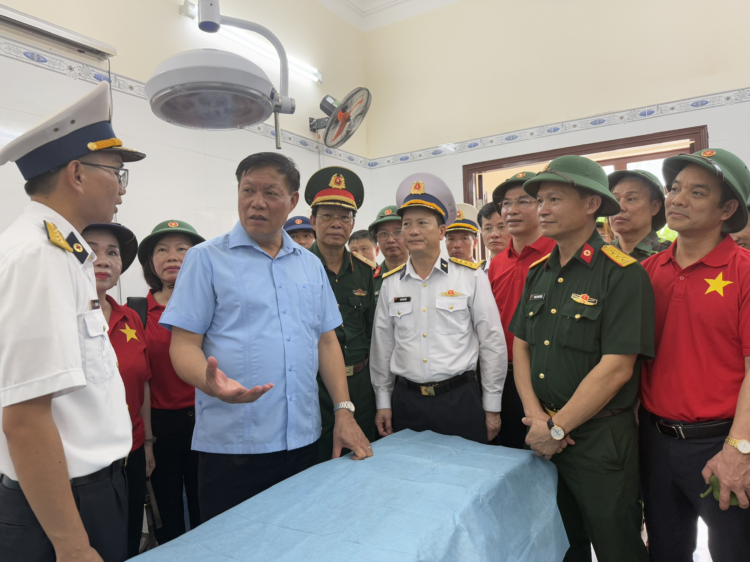 Làm gì để thực hiện chuyển đổi số trong y tế biển đảo ngày càng khả quan hơn?- Ảnh 2. Làm gì để thực hiện chuyển đổi số trong y tế biển đảo ngày càng khả quan hơn?- Ảnh 2.