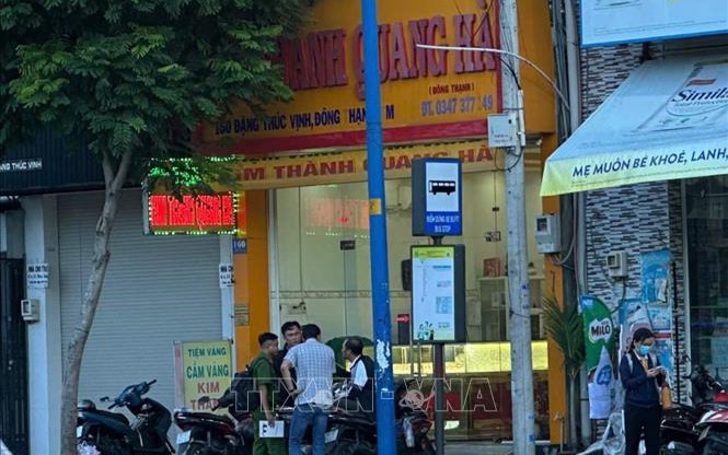 Đã bắt giữ 2 nghi phạm cướp tiệm vàng tại huyện Hóc Môn