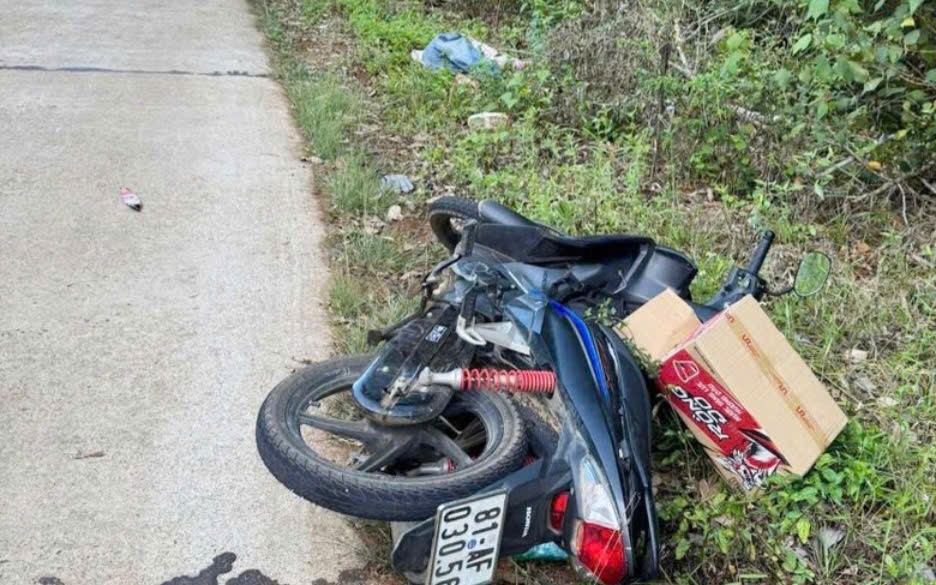 Phát hiện một phụ nữ tử vong thương tâm bên lề đường