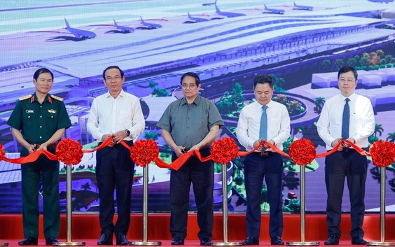 Thủ tướng lưu ý khắc phục nhanh sự cố tại Nhà ga T3 sân bay Tân Sơn Nhất- Ảnh 5. Chuẩn bị Lễ khởi công, khánh thành các dự án lớn và triển lãm thành tựu KT-XH kỷ niệm 80 năm Quốc khánh