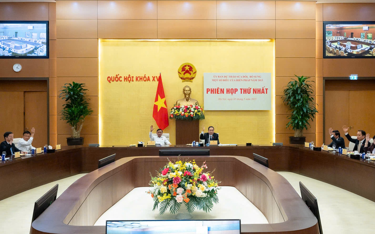 Từ ngày mai sẽ tổ chức công bố lấy ý kiến nhân dân về sửa đổi Hiến pháp qua VNeID