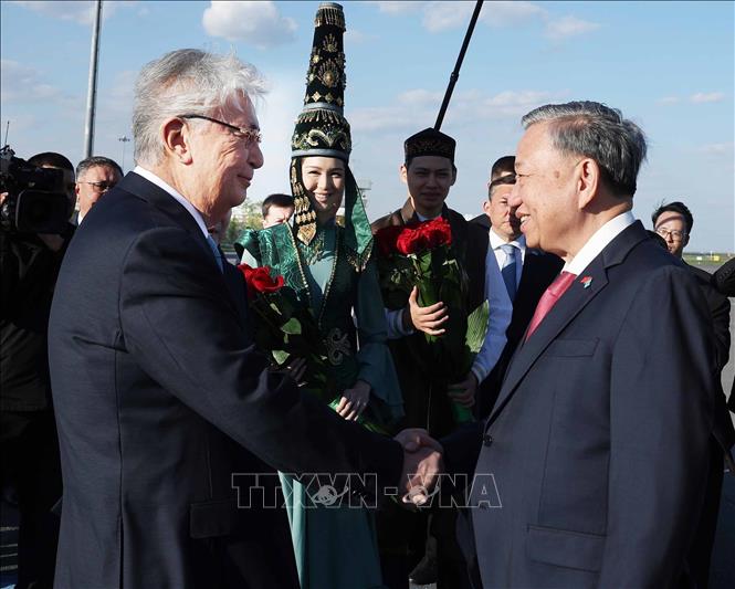 Tổng Bí thư Tô Lâm và Phu nhân bắt đầu thăm cấp Nhà nước Cộng hòa Kazakhstan- Ảnh 1. Tổng Bí thư Tô Lâm và Phu nhân bắt đầu thăm cấp Nhà nước Cộng hòa Kazakhstan- Ảnh 1.