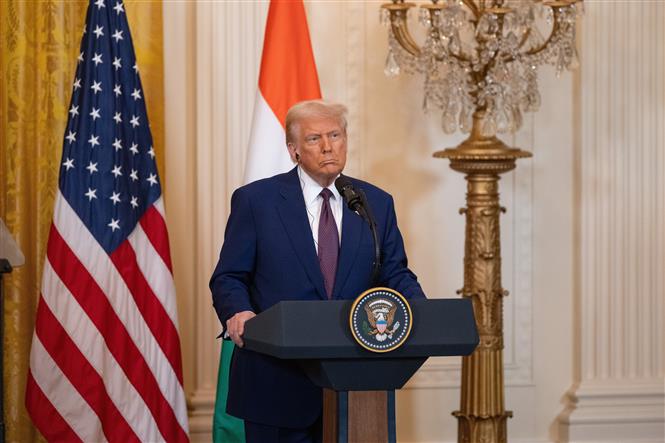 Tổng thống Trump tuyên bố áp thuế 100% đối với phim được sản xuất ngoài Mỹ- Ảnh 1. Tổng thống Trump tuyên bố áp thuế 100% đối với phim được sản xuất ngoài Mỹ- Ảnh 1.