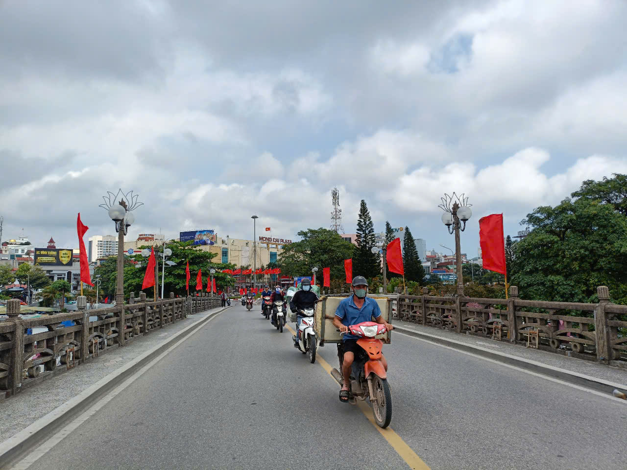 Xuất hiện vết nứt trên cầu Ka Long (Móng Cái), cơ quan chức năng lên phương án khắc phục- Ảnh 2. Xuất hiện vết nứt trên cầu Ka Long (Móng Cái), cơ quan chức năng lên phương án khắc phục- Ảnh 2.