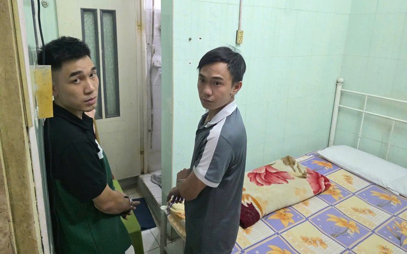 Hà Nội: Hai thanh niên giả làm khách thuê trọ, cướp 16 cây vàng của bà chủ nhà nghỉ 70 tuổi