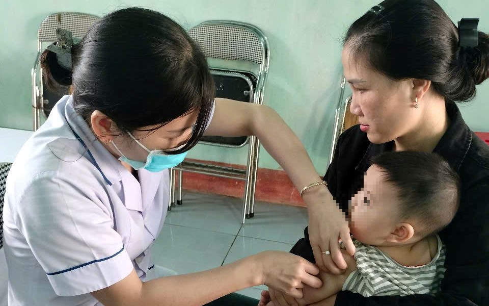 Gần 10.000 trẻ em Hà Tĩnh được tiêm vaccine phòng sởi