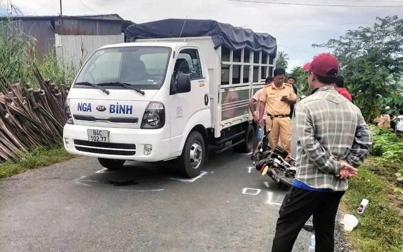 Đang khẩn trương điều tra, xác minh vụ nữ sinh bị xe tải cán ở Vĩnh Long