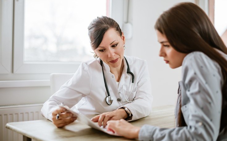 Vì sao thay đổi nội tiết tố dễ gây viêm âm đạo?