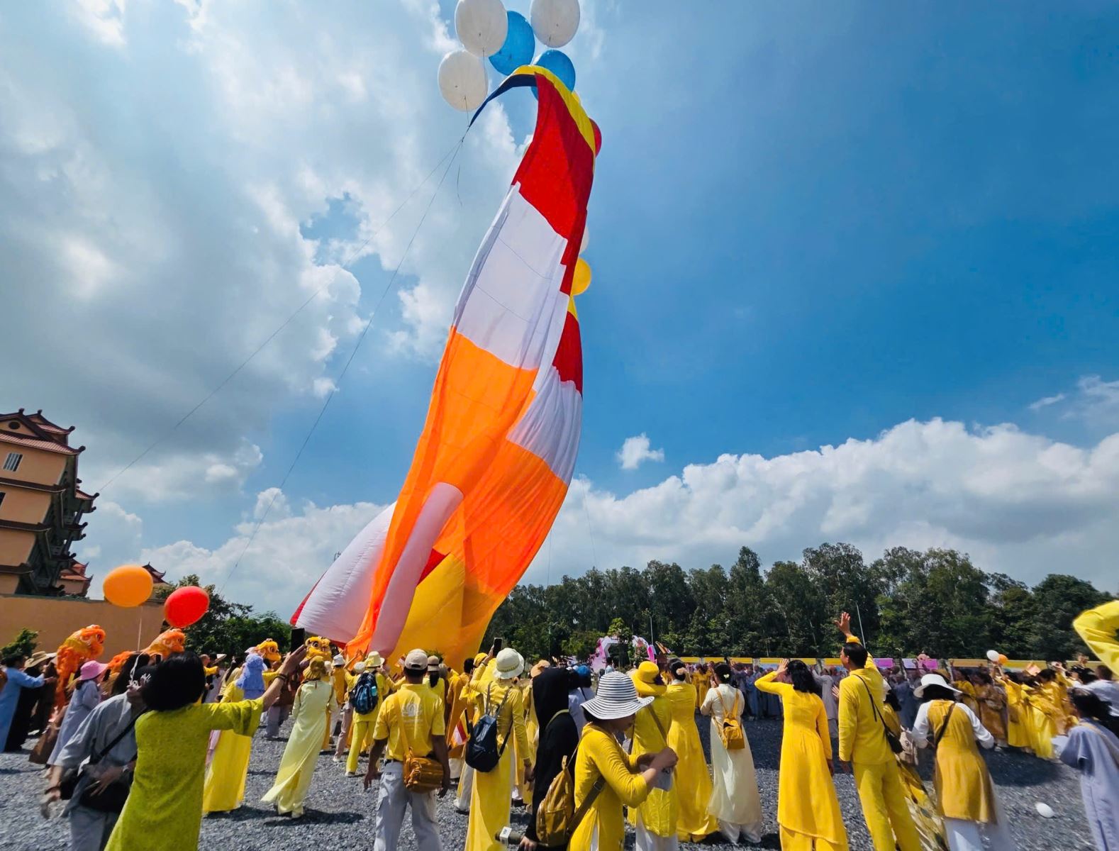 Vesak 2025 lan tỏa tuệ giác Phật giáo vì hòa bình và phát triển bền vững- Ảnh 4. Vesak 2025 lan tỏa tuệ giác Phật giáo vì hòa bình và phát triển bền vững- Ảnh 4.