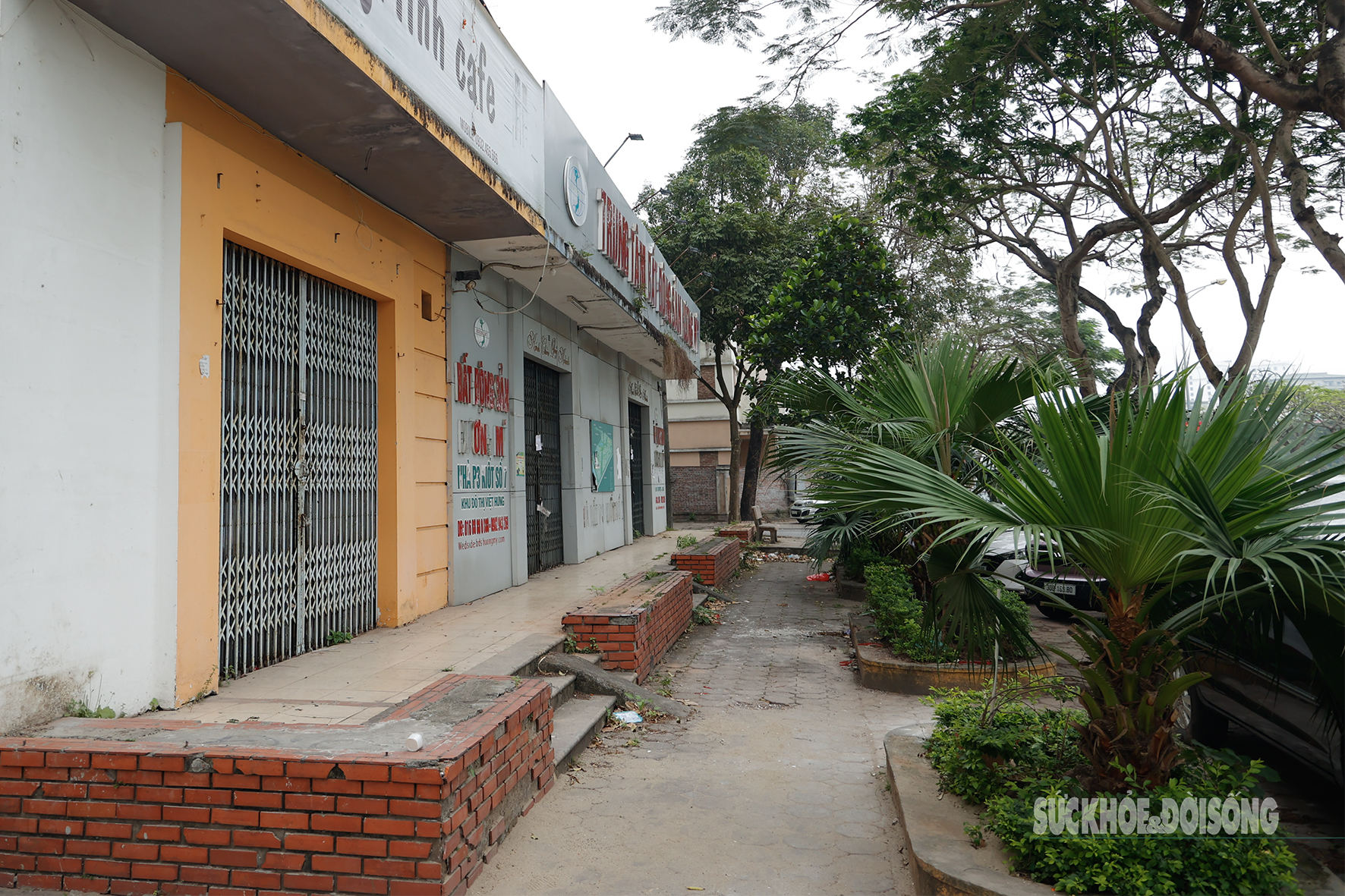 Hàng loạt ki ốt bỏ hoang, lãng phí tại khu đô thị Việt Hưng- Ảnh 6. Hàng loạt ki ốt bỏ hoang, lãng phí tại khu đô thị Việt Hưng- Ảnh 6.