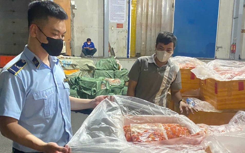 Hơn 7 tấn trứng non, nầm lợn "bẩn" suýt lên bàn nhậu