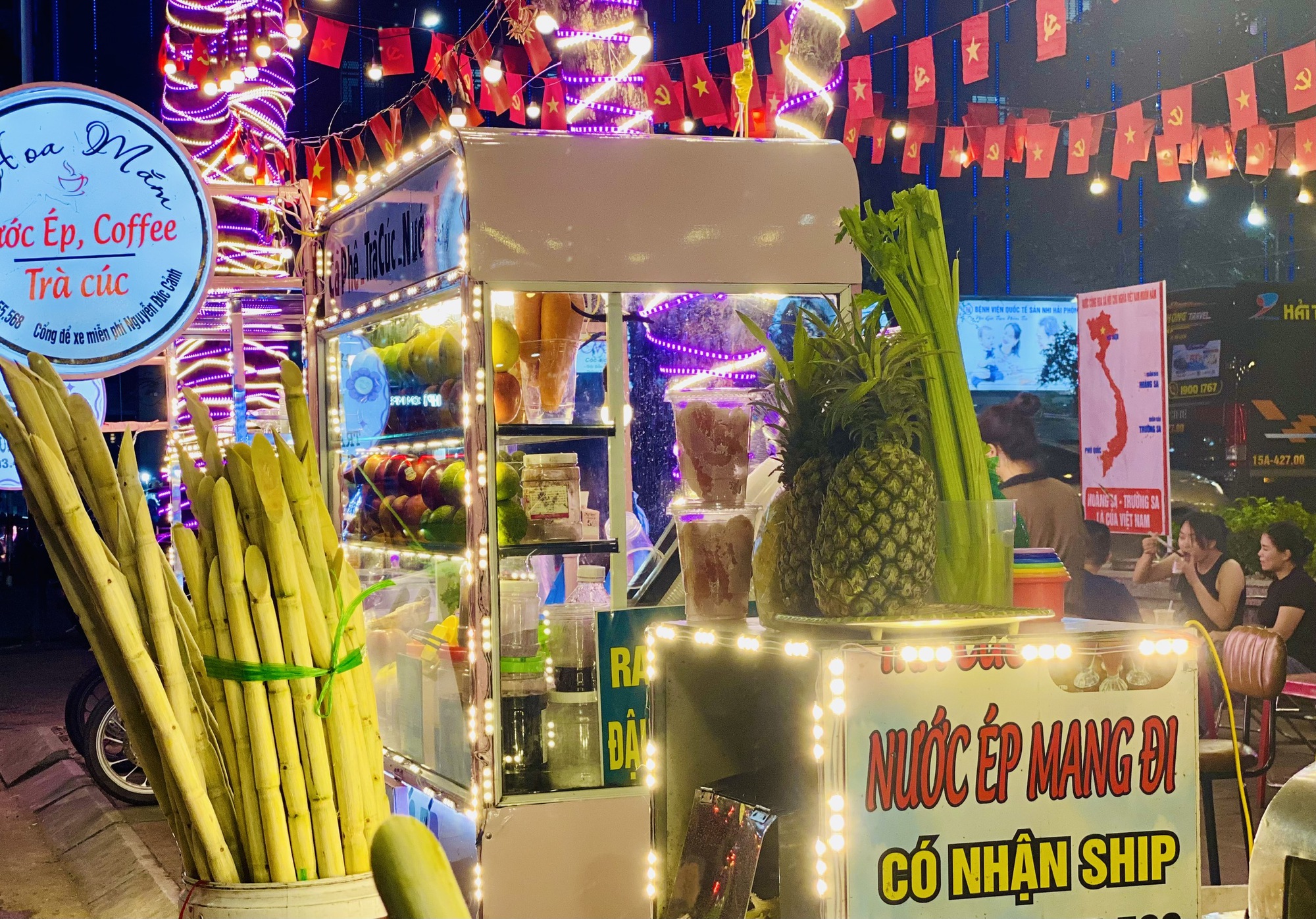 Mùa nắng nóng nước mía giá rẻ bán chạy, tiểu thương chỉ cách nhận biết hàng chuẩn- Ảnh 1. Mùa nắng nóng nước mía giá rẻ bán chạy, tiểu thương chỉ cách nhận biết hàng chuẩn- Ảnh 1.