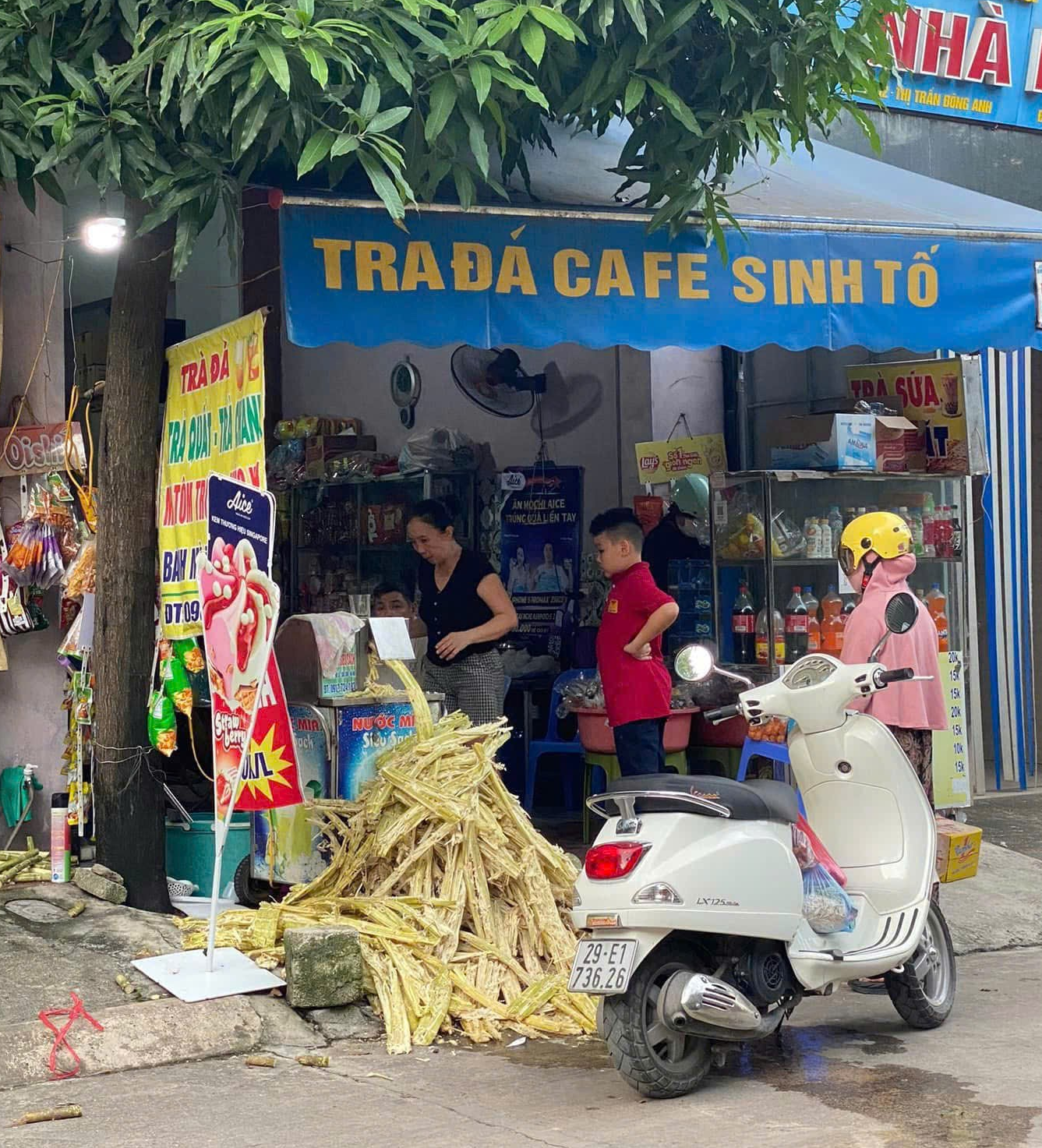 Mùa nắng nóng nước mía giá rẻ bán chạy, tiểu thương chỉ cách nhận biết hàng chuẩn- Ảnh 3. Mùa nắng nóng nước mía giá rẻ bán chạy, tiểu thương chỉ cách nhận biết hàng chuẩn- Ảnh 3.