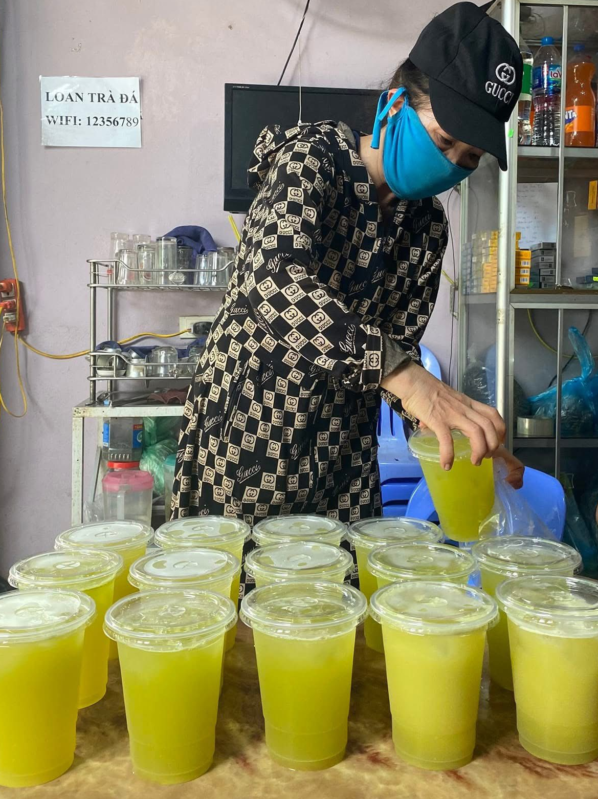 Mùa nắng nóng nước mía giá rẻ bán chạy, tiểu thương chỉ cách nhận biết hàng chuẩn- Ảnh 5. Mùa nắng nóng nước mía giá rẻ bán chạy, tiểu thương chỉ cách nhận biết hàng chuẩn- Ảnh 5.