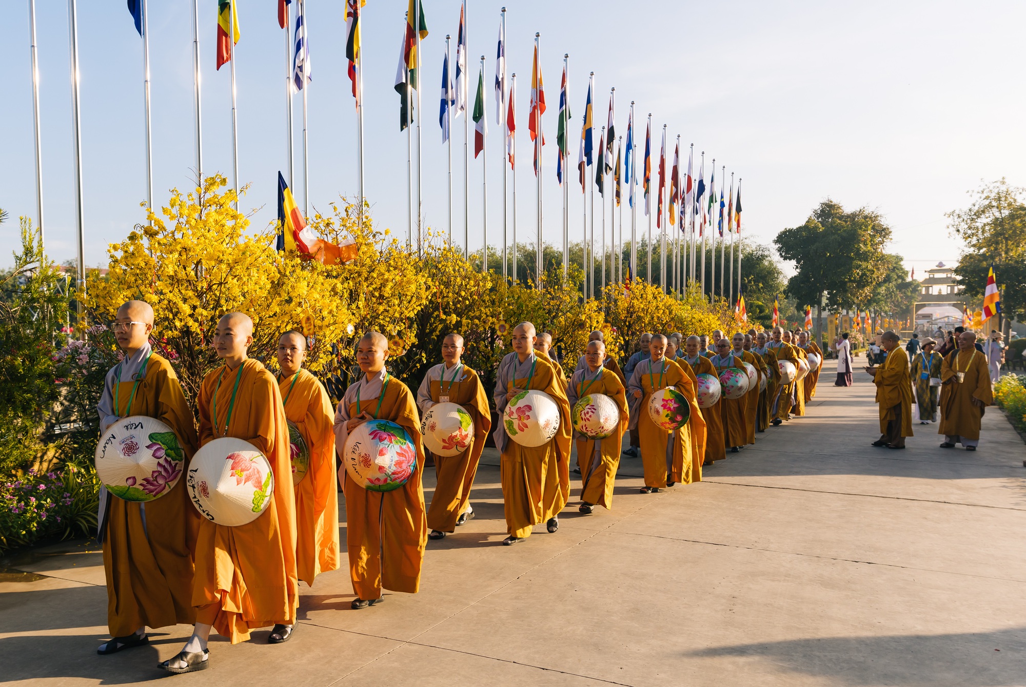 Vesak 2025 lan tỏa tuệ giác Phật giáo vì hòa bình và phát triển bền vững- Ảnh 1. Vesak 2025 lan tỏa tuệ giác Phật giáo vì hòa bình và phát triển bền vững- Ảnh 1.