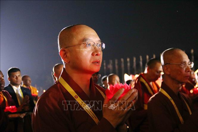 Hơn 10.000 người tham gia lễ thắp nến cầu hòa bình trong khuôn khổ Đại lễ Vesak 2025- Ảnh 2. Hơn 10.000 người tham gia lễ thắp nến cầu hòa bình trong khuôn khổ Đại lễ Vesak 2025- Ảnh 2.