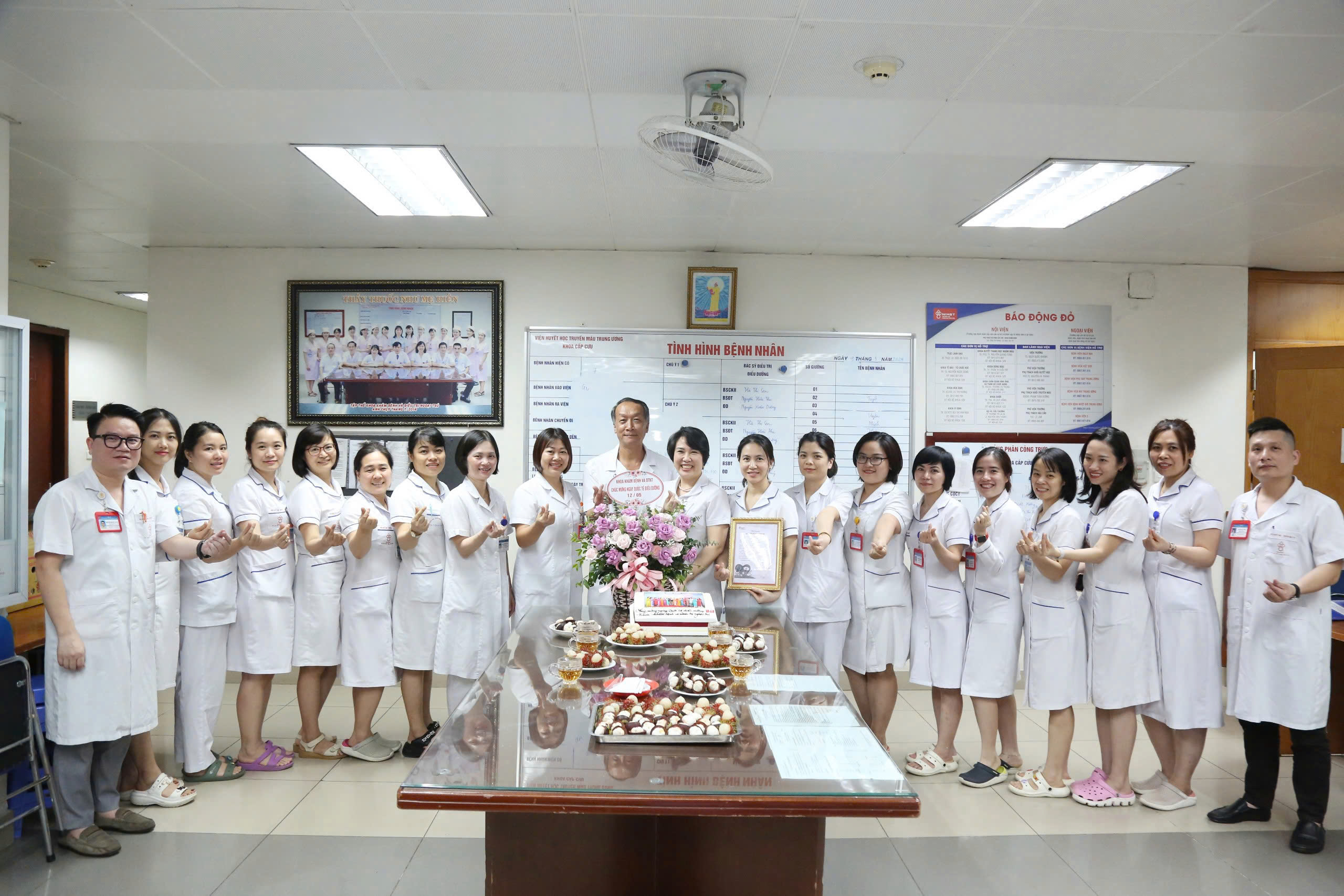 Khi điều dưỡng viên, kỹ thuật y trở thành bạn tâm tình và 'người nhà' của người bệnh- Ảnh 3. Khi điều dưỡng viên, kỹ thuật y trở thành bạn tâm tình và 'người nhà' của người bệnh- Ảnh 3.